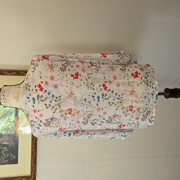 Violet + Claire floral blouse - Picture 5 of 8